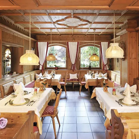 Familotel Kindl Отель Нойштифт-им-Штубайталь