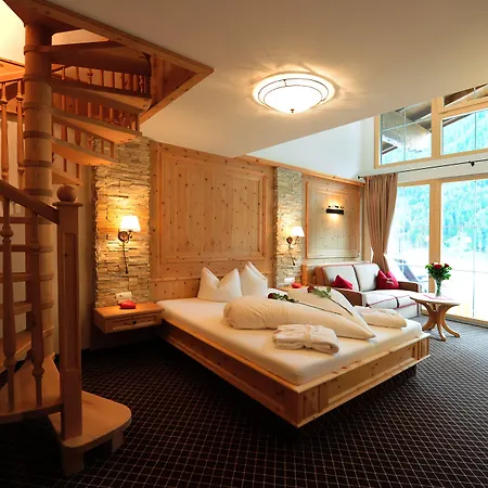 Familotel Kindl Готель Нойштіфт-ім-Штубайталь