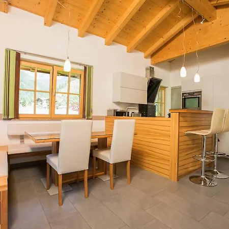 Familotel Kindl Готель Нойштіфт-ім-Штубайталь
